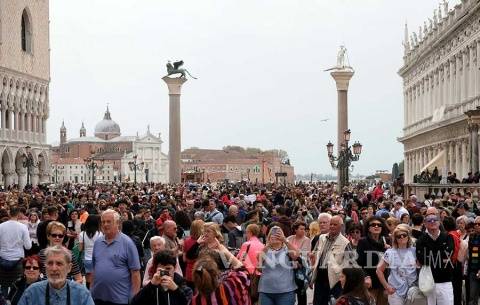 $!Venecia despliega barreras contra turistas