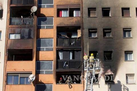 $!Incendio en edificio deja 3 muertos en España