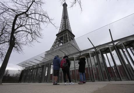 Se acabó la huelga: Reabren la Torre Eiffel al público tras manifestaciones en París