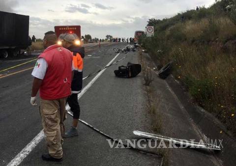 $!Equipos femeniles de basquetbol se accidentan en Guanajuato; hay tres muertos