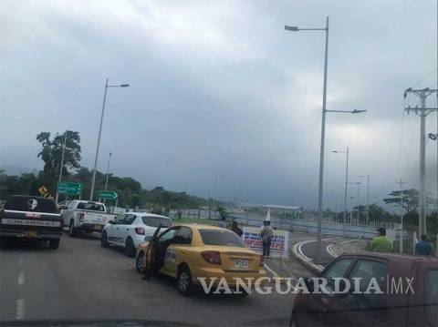 $!Ejército de Venezuela bloquea puente fronterizo con Colombia por el que puede entrar ayuda