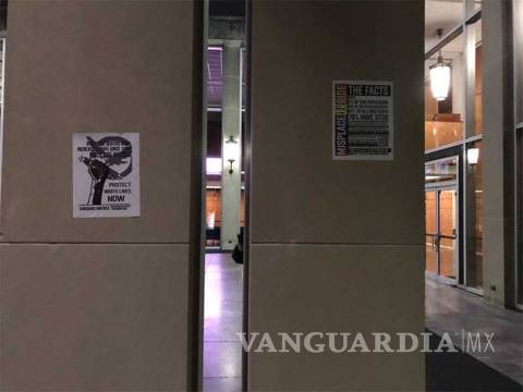 $!Supremacistas distribuyen propaganda en universidad de Texas