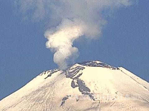 $!Se detectan dos explosiones y 62 fumarolas del Popocatépetl