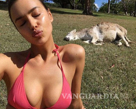 $!Irina Shayk en bikini... y con un burro