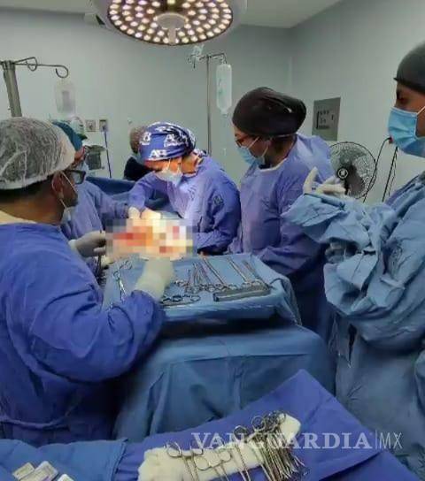 $!El nacimiento múltiple fue atendido mediante cesárea por especialistas en ginecología, pediatría y anestesiología.