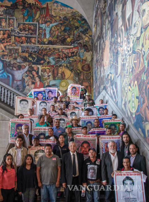 $!AMLO se comprometió a que Ejército dé información de caso Ayotzinapa, informan padres de los 43