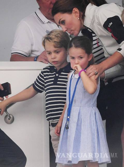 $!La princesa con sus hijos George y Charlotte en agosto de 2019.