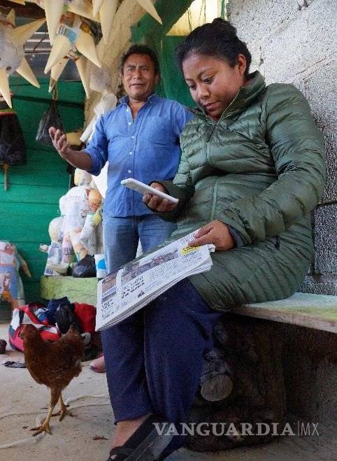 $!Reporteras acosan a mamá de Yalitza Aparicio y casi la hacen llorar