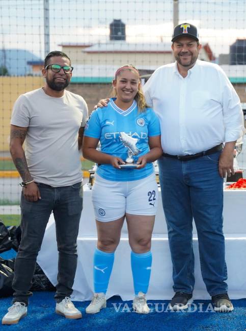 $!El alcalde Tomás Gutiérrez Merino entregó trofeos y reconocimientos a los equipos y jugadores destacados del cuadrangular de la Liga Municipal Fútbol 6 Copa Cup.