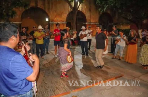 $!Un fandango en Veracruz, con la tarima como centro de la fiesta.