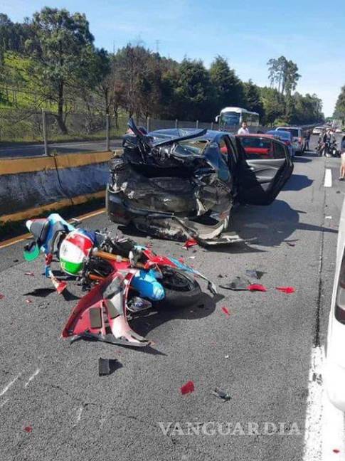 $!De acuerdo con los testigos, los motociclistas se impactaron en un tráiler porque viajaban en exceso de velocidad