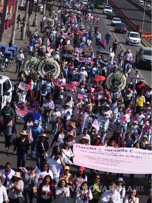 $!“¡Justicia, no salario rosa!”, exigen en marcha contra feminicidios en el Edomex