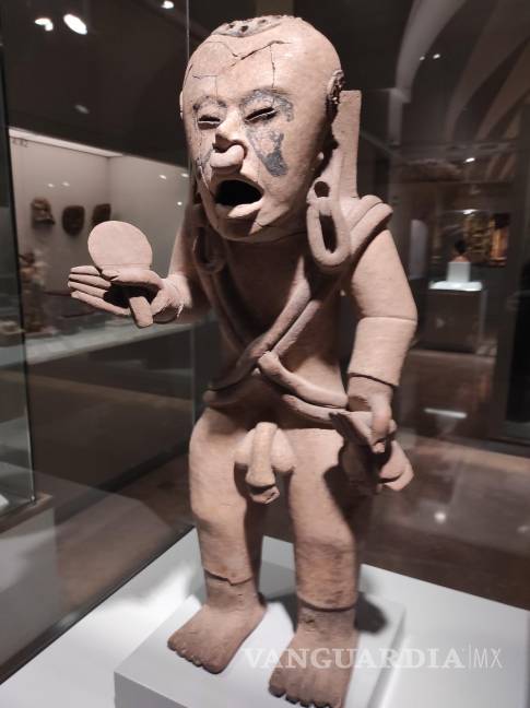 $!Figura que representa a un joven sacerdote sacrificado recubierto con piel humana. Culturas precolombinas. EFE/Museo de América de Madrid