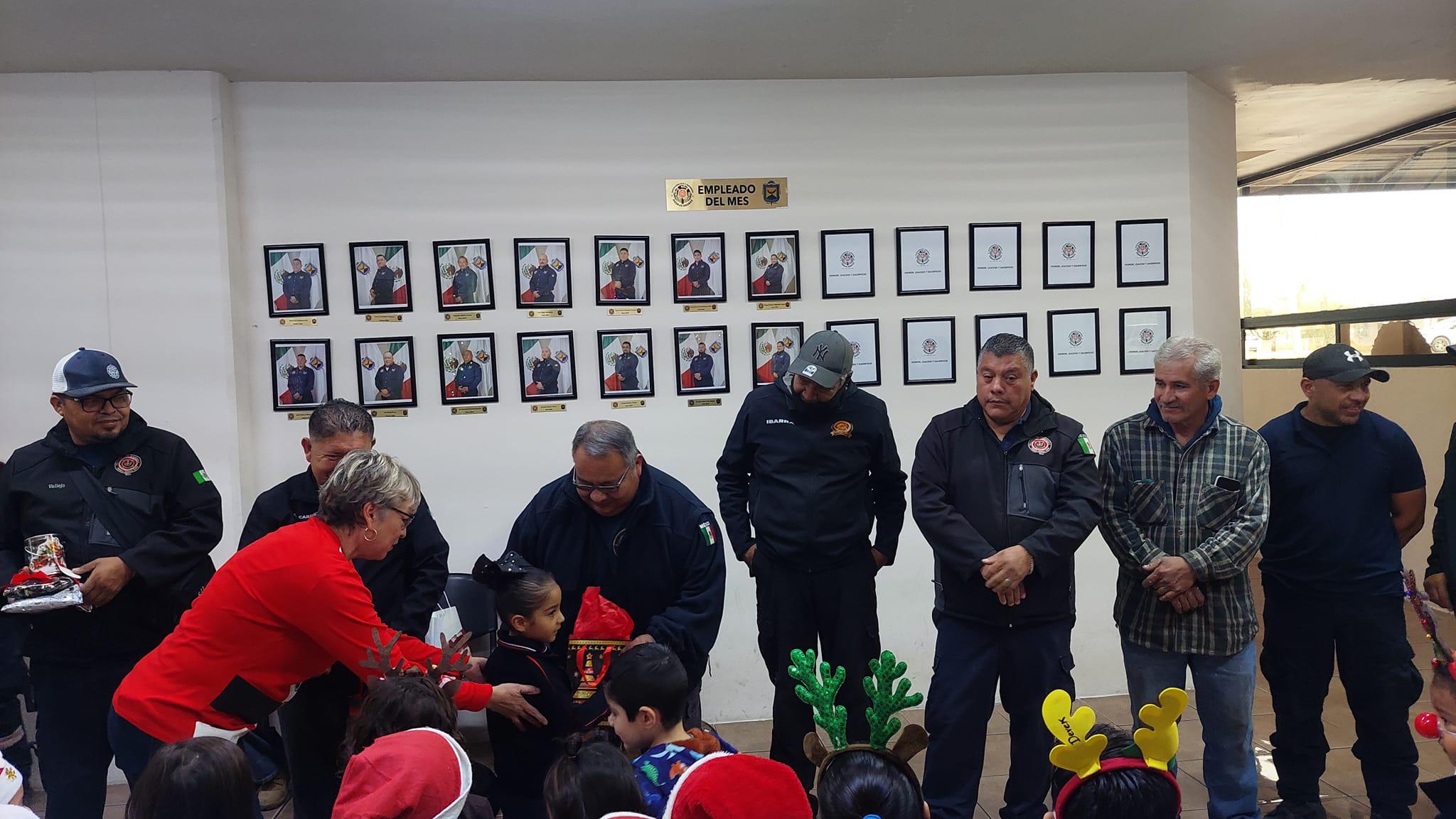 Arranca campaña navideña de Bomberos; buscan llevar un juguete a niñas y niños de escasos recursos. Noticias en tiempo real