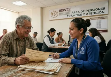 El ISSSTE cuenta con la Pensión Anticipada, los trabajadores al servicio del Estado tienen la posibilidad de jubilarse a los 53 y 55 años.