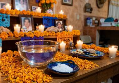 29 de octubre: Se recuerda a las almas de los ahogados, con ofrendas cerca del agua o con elementos azules.