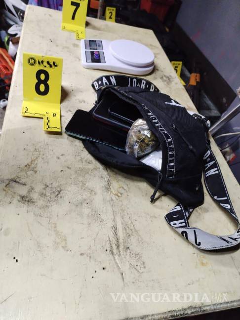 Agentes catean dos viviendas en Monterrey por narcomenudeo