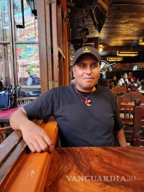 $!Iván Alexander de León, líder apache, durante una entrevista sobre la situación de su pueblo.