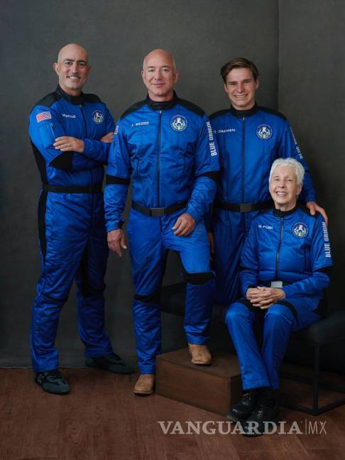 $!Imágenes del histórico viaje al espacio de Bezos con el astronauta más joven y la más longeva
