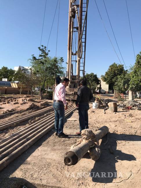 $!Supervisa gerente del Simas Torreón perforación de nuevo pozo de agua
