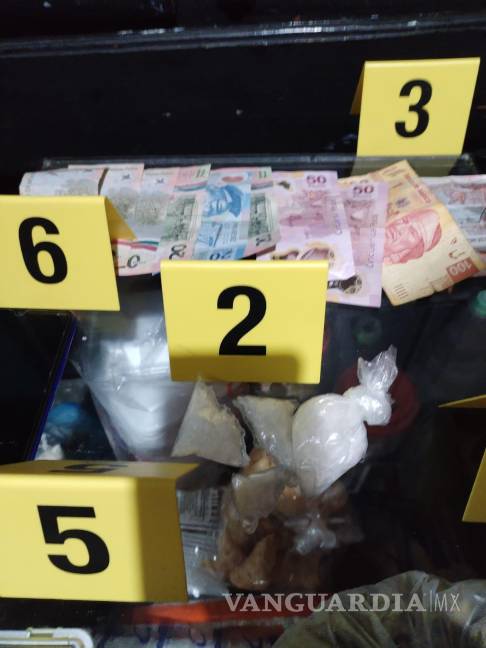 Agentes catean dos viviendas en Monterrey por narcomenudeo