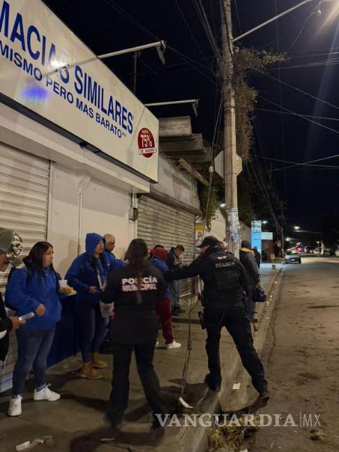 $!Personal policial brindó apoyo a trabajadores en la colonia Bellavista.