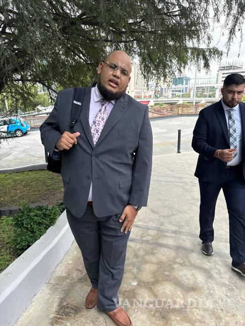 Acude “El Jaguar” a presentar denuncia contra el papá de Debanhi Escobar en la Fiscalía de NL