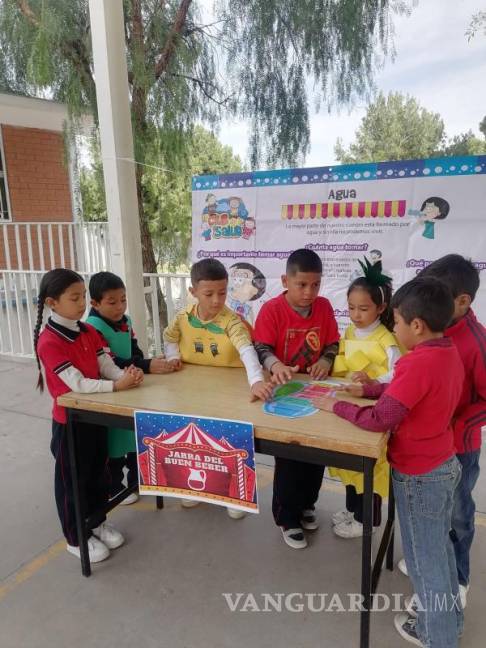 $!La jarra del buen beber: una iniciativa refrescante para mantener sus mentes saludables.