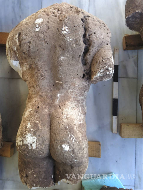 $!Tras hallazgo de campesino encuentran 3 estatuas en Grecia