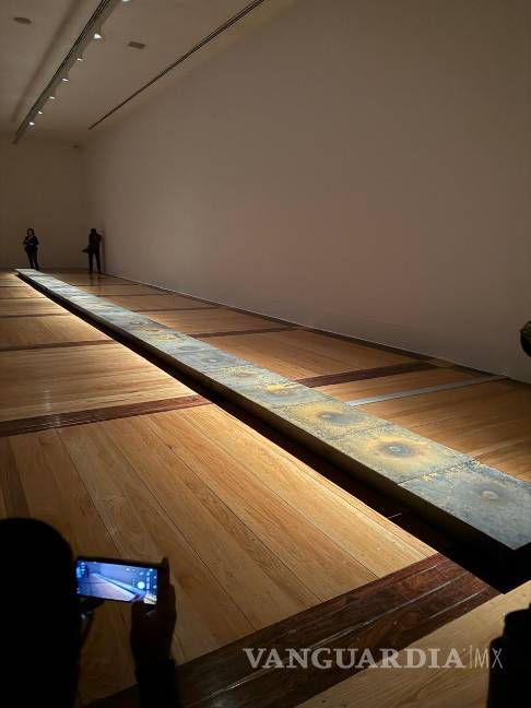 Exhibe Marco obras realizadas con prendas ensangrentadas de víctimas de feminicidio