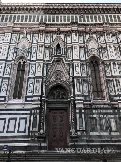$!Las esculturas de mármol de la Puerta dei Cornacchini de la catedral de Florencia tuvieron una apariencia muy diferente en el siglo XIV.