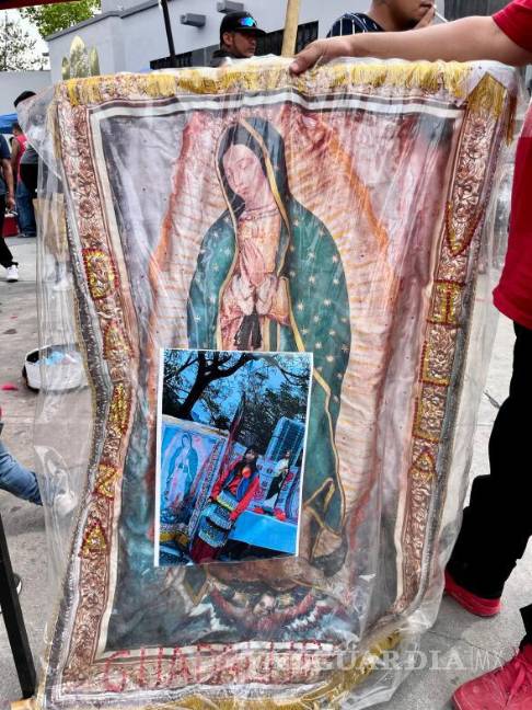 $!Entre el dolor y la incredulidad, amigos y seres queridos se reúnen para despedir a las víctimas del siniestro que conmocionó a Saltillo.