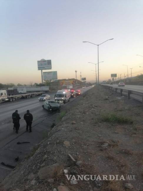 $!El accidente causó afectaciones en la circulación por más de una hora en dirección a Saltillo.