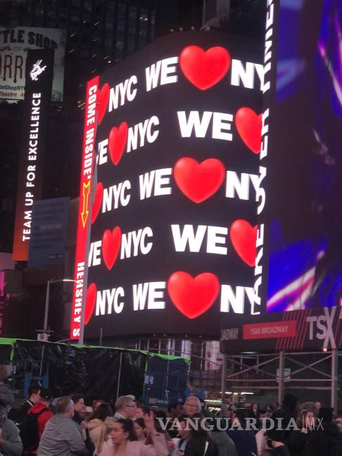 $!Vista del nuevo logo We Love NYC en el icónico sector de Times Square, en Nueva York.