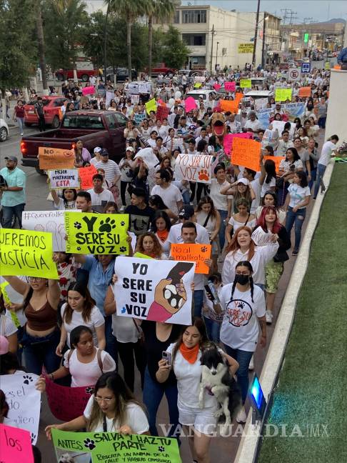 ‘Bomberos asesinos’; ciudadanos exigen justicia por muerte de perritos en Monclova