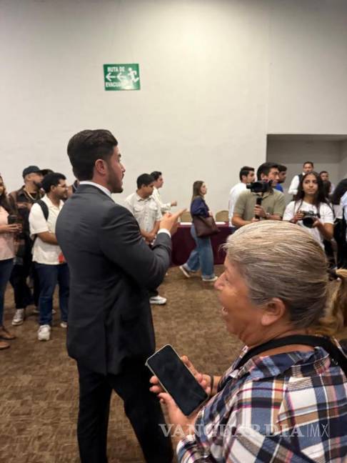 $!El gobernador de Nuevo León, Samuel García, a su llegada al salón de Cintermex en donde se realizó la sesión de la Comisión Presidencial para la Reforma Electoral.