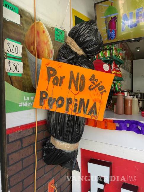 $!Los jóvenes empleados del lugar señalaron que la idea fue suya y lo consideraban algo chusco y de risa.