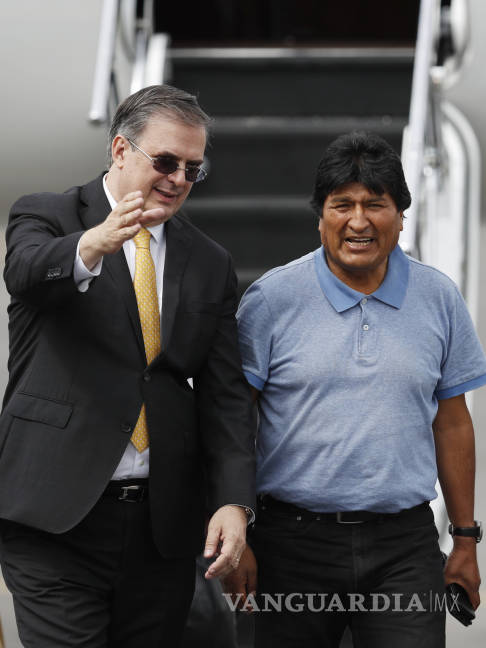$!Ya en México, ¿Evo Morales le niega abrazo a Marcelo Ebrard?