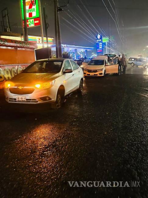 $!El bache generó preocupación entre los automovilistas que transitan por el bulevar Antonio Cárdenas, específicamente a la altura de la colonia Las Teresitas.