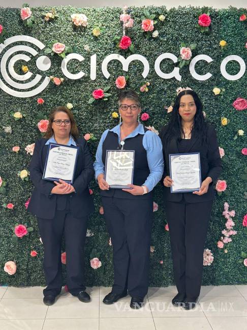 $!Edna Ramos, Rosario Armenta y Rocío Rangel, reconocidas por su quinto aniversario en la empresa.