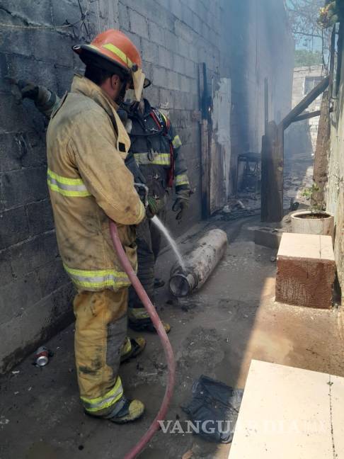 Milagrosamente, dos menores resultan ilesos tras incendio en vivienda de Ramos Arizpe