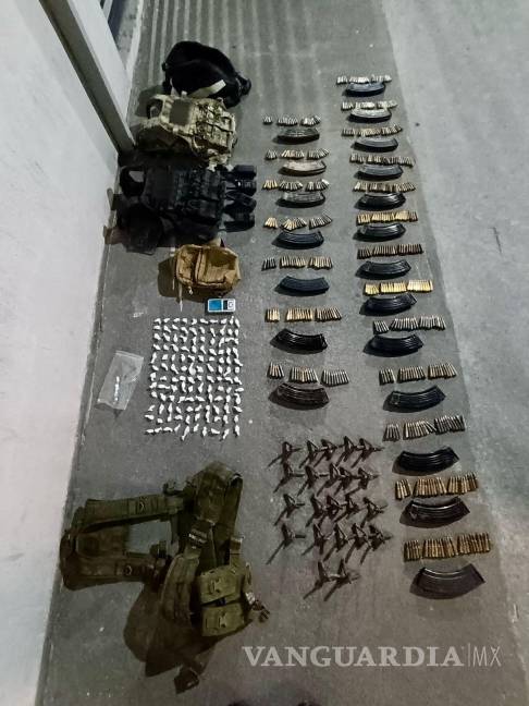Detienen en Nuevo León a seis hombres en posesión de droga, ‘ponchallantas’ y equipo táctico