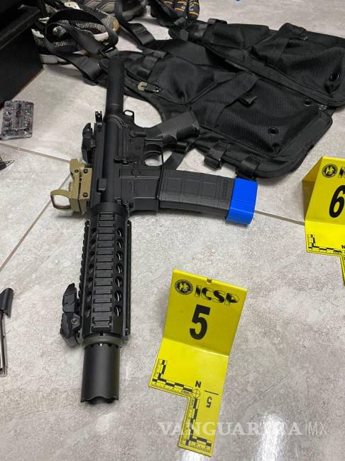 Hallan armas en domicilio cateado en Nuevo León por violencia familiar