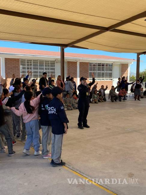 $!Los alumnos disfrutaron de las actividades realizadas por los elementos del agrupamiento K9, fortaleciendo la confianza y el vínculo con las autoridades.