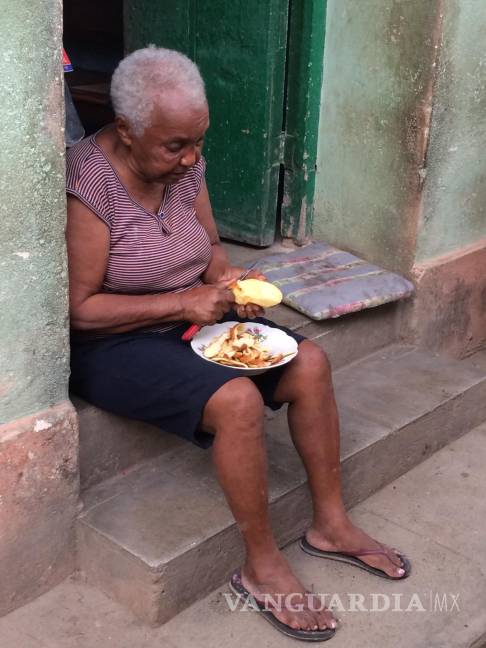 $!Una mujer en La Habana vieja.