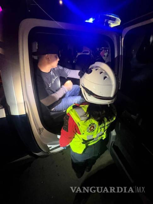 $!El conductor fue detenido por la Policía Municipal tras confirmarse que manejaba en estado inconveniente.