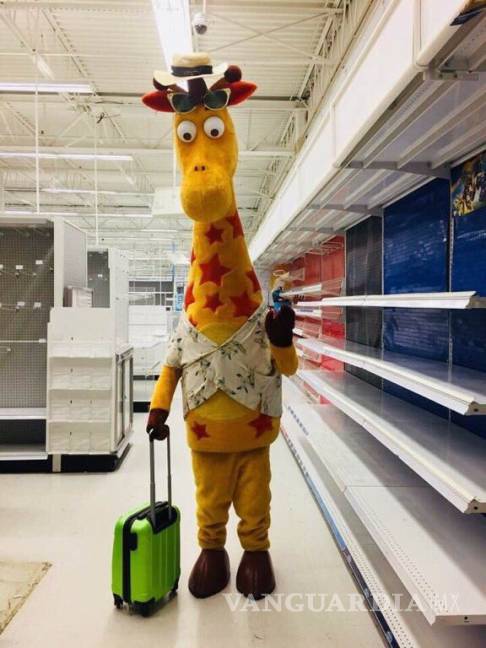 $!Intenta no llorar... la jirafa Geoffrey de Toys R Us dice adiós