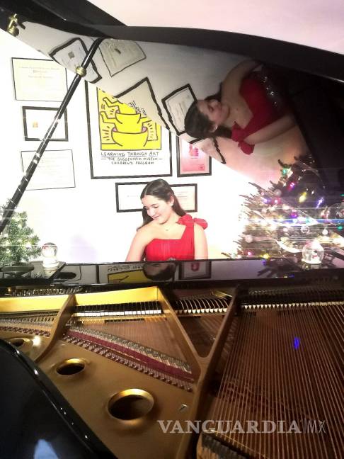 $!Javier Camarena lanza el video “Blanca Navidad” junto a la joven pianista María Hanneman