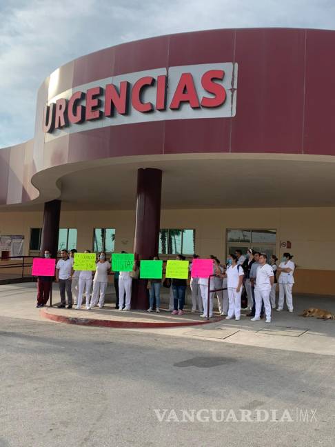 $!Protestan trabajadores del Hospital General de Torreón por falta de equipo y sobre carga de trabajo