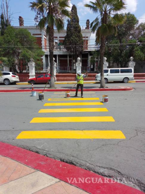 $!El Gobierno Municipal de Saltillo, a través de la Comisaría de Seguridad y Protección Ciudadana, ha llevado a cabo trabajos de pintura y señalización.